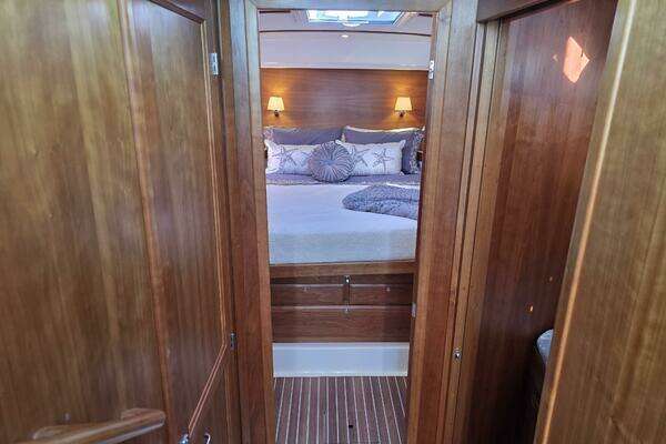 Back Cove 372 Yacht For Sale