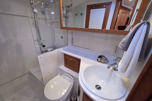 37ft Back Cove Yacht For Sale