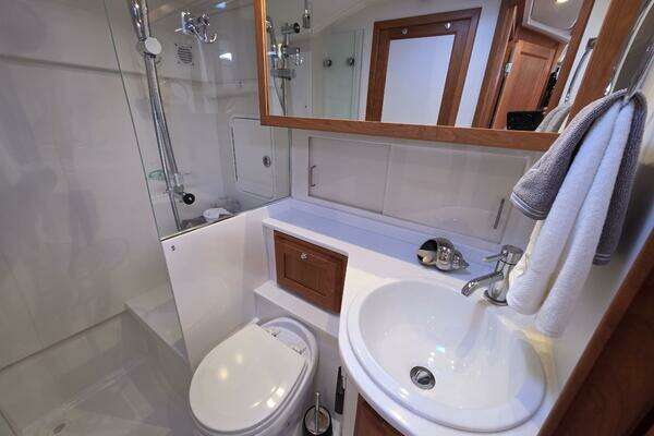 Back Cove 372 Yacht For Sale