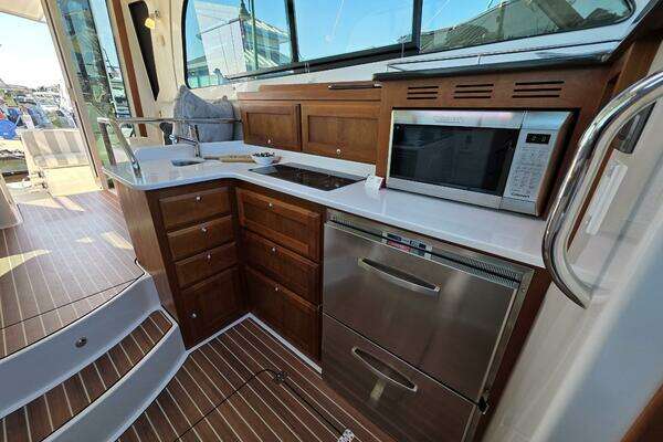 Back Cove 372 Yacht For Sale