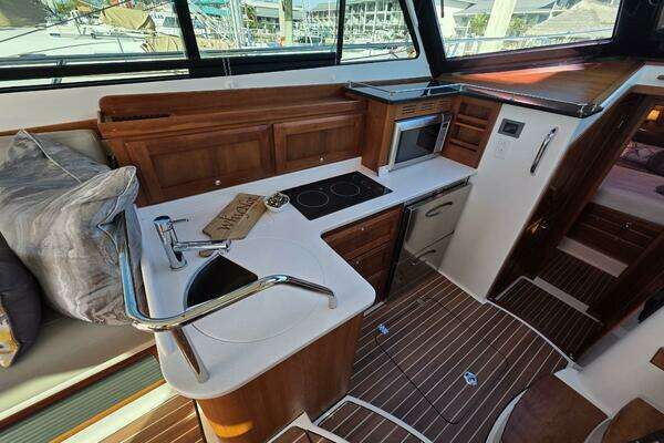 Back Cove 372 Yacht For Sale