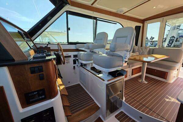 Back Cove 372 Yacht For Sale