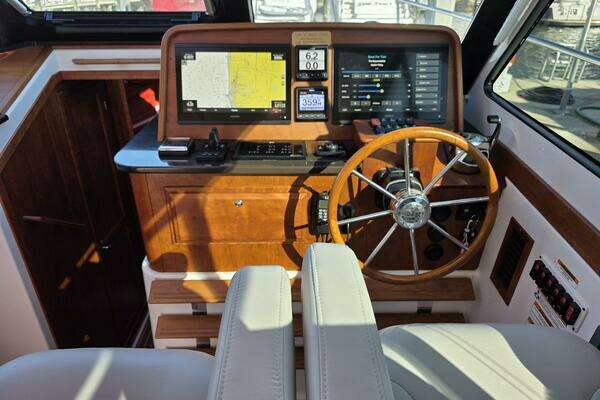 Back Cove 372 Yacht For Sale