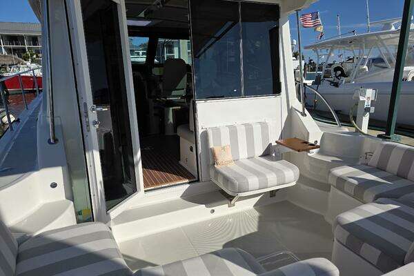 Back Cove 372 Yacht For Sale