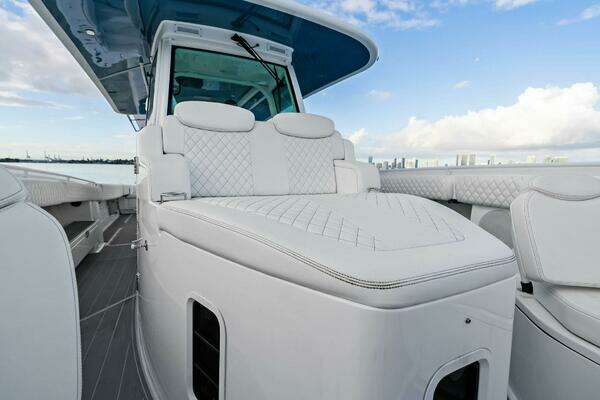 HCB 42 Lujo Yacht For Sale