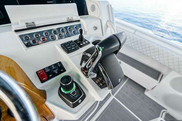 HCB 42 Lujo Yacht For Sale