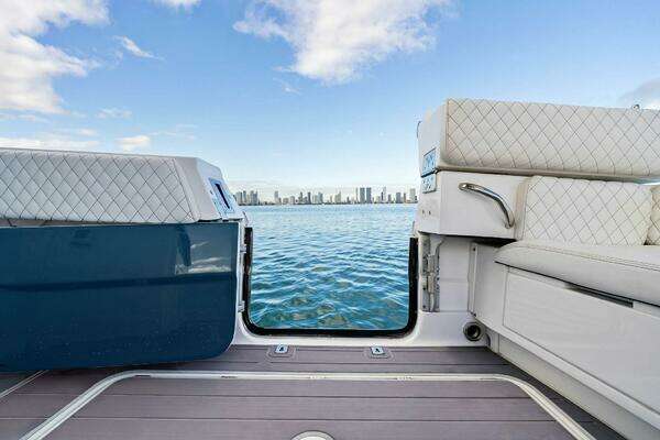 HCB 42 Lujo Yacht For Sale