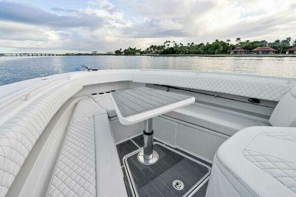 HCB 42 Lujo Yacht For Sale