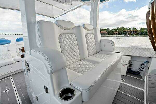 HCB 42 Lujo Yacht For Sale