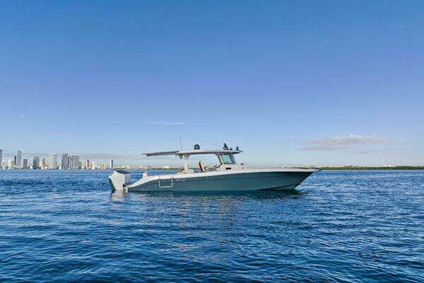 HCB 42 Lujo Yacht For Sale