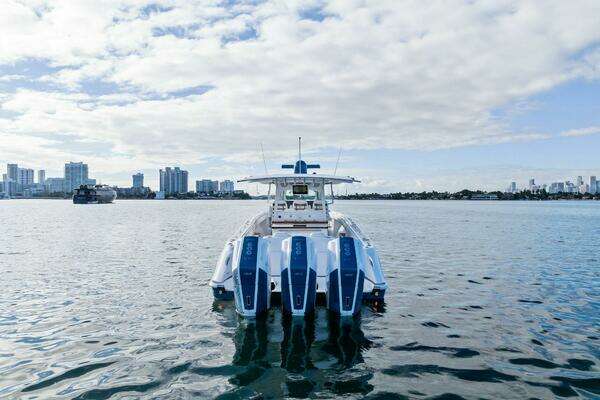 HCB 42 Lujo Yacht For Sale