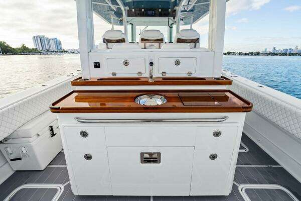 HCB 42 Lujo Yacht For Sale
