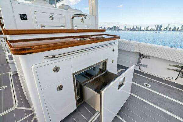HCB 42 Lujo Yacht For Sale