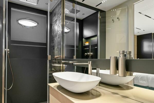 Caffeine 116ft Pershing Yacht For Sale