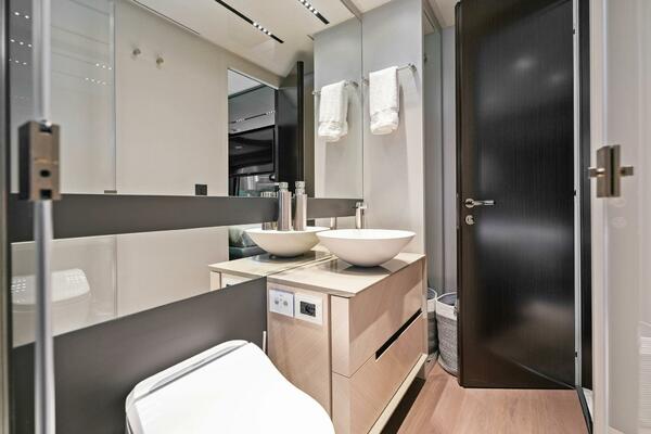 Caffeine 116ft Pershing Yacht For Sale