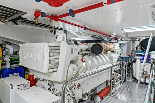 Caffeine 116ft Pershing Yacht For Sale