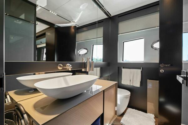 Caffeine 116ft Pershing Yacht For Sale