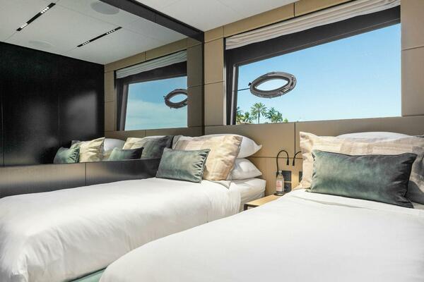 Caffeine 116ft Pershing Yacht For Sale