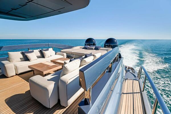 Caffeine 116ft Pershing Yacht For Sale