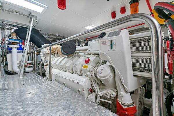 Caffeine 116ft Pershing Yacht For Sale