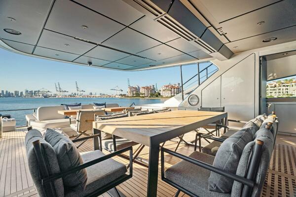 Caffeine 116ft Pershing Yacht For Sale