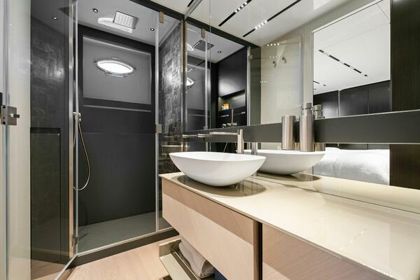 Caffeine 116ft Pershing Yacht For Sale