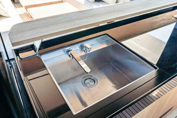 Caffeine 116ft Pershing Yacht For Sale