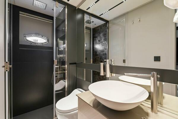 Caffeine 116ft Pershing Yacht For Sale