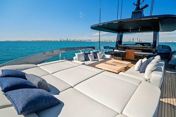 Caffeine 116ft Pershing Yacht For Sale