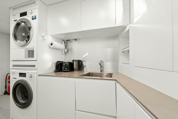 Caffeine 116ft Pershing Yacht For Sale