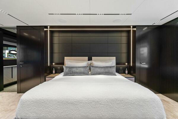 Caffeine 116ft Pershing Yacht For Sale