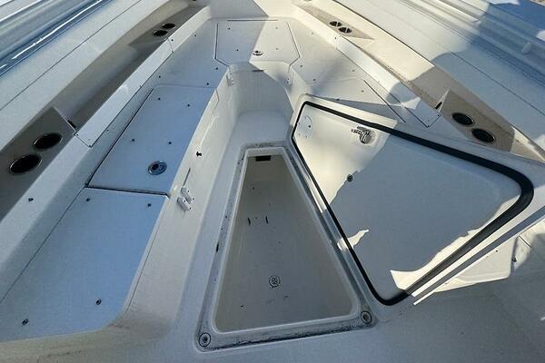 Temp Tag 31ft Regulator Yacht For Sale