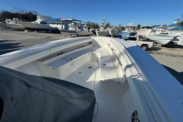 Temp Tag 31ft Regulator Yacht For Sale