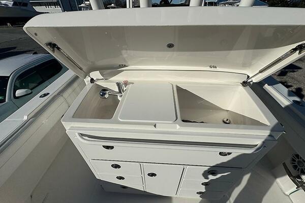 Temp Tag 31ft Regulator Yacht For Sale