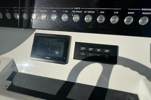 Temp Tag 31ft Regulator Yacht For Sale