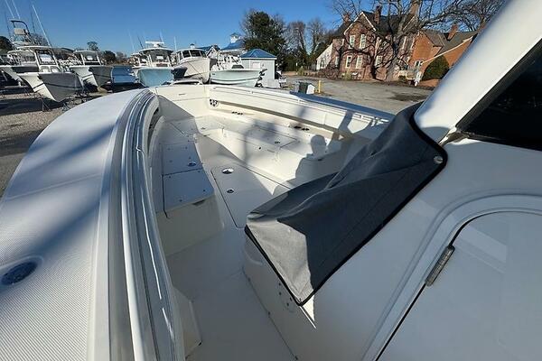 Temp Tag 31ft Regulator Yacht For Sale