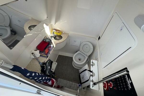 Temp Tag 31ft Regulator Yacht For Sale