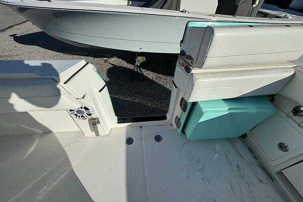 Temp Tag 31ft Regulator Yacht For Sale