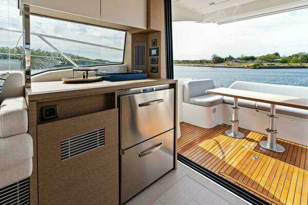 Prestige 420 Flybridge Yacht For Sale