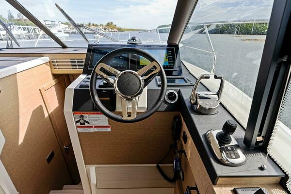 2024 42 Prestige Flybridge - Helm/Electronics