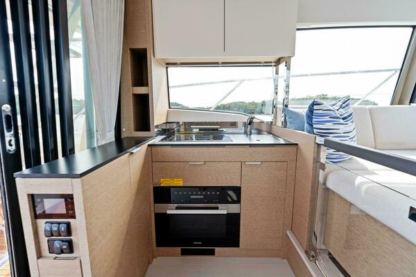 2024 42 Prestige Flybridge - Galley