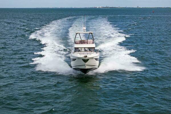 2024 42 Prestige Flybridge - Profile