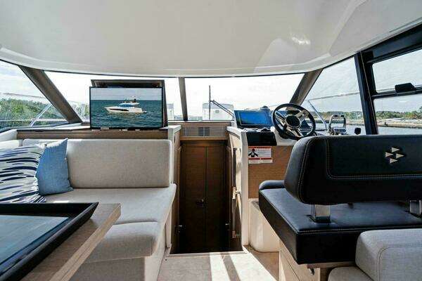 Prestige 420 Flybridge Yacht For Sale