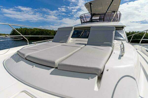 Prestige 420 Flybridge Yacht For Sale