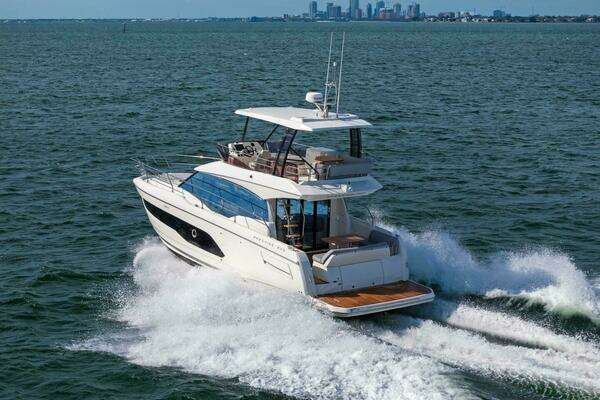 Prestige 420 Flybridge Yacht For Sale