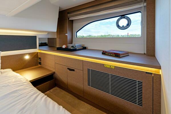 2024 42 Prestige Flybridge - Master Stateroom