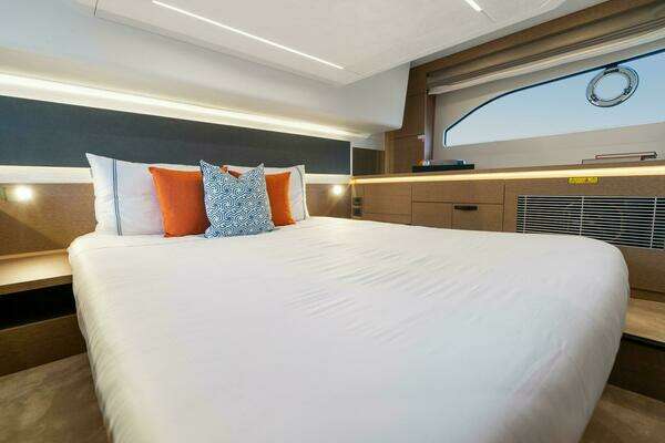 Prestige 420 Flybridge Yacht For Sale