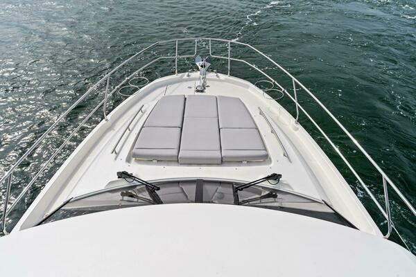 2024 42 Prestige Flybridge - Foredeck