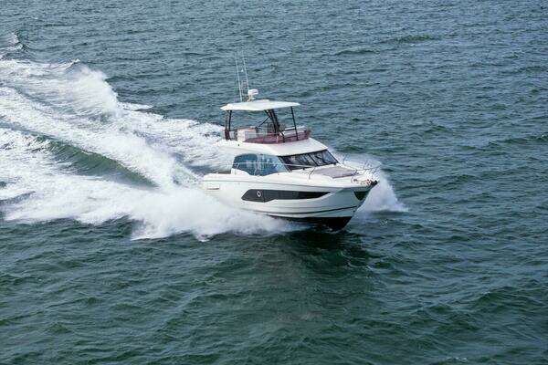 Prestige 420 Flybridge Yacht For Sale