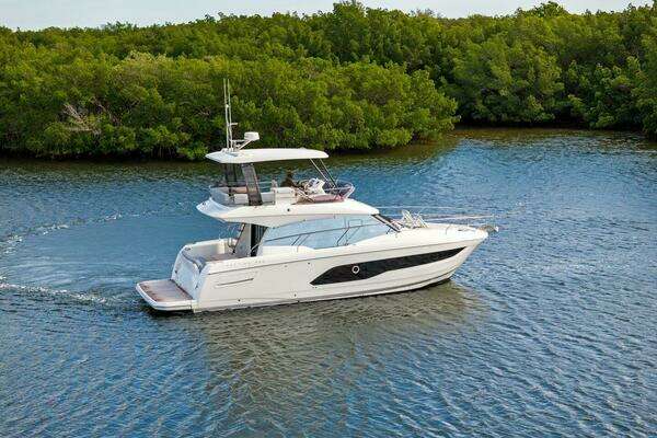 Prestige 420 Flybridge Yacht For Sale